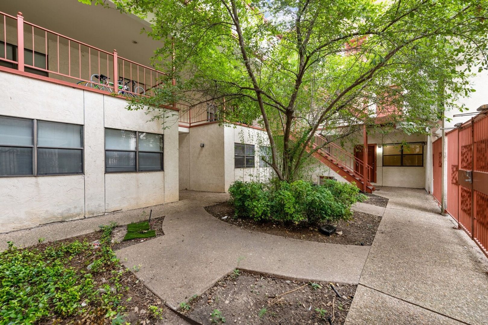 Austin House: 706 W 22nd St  #103