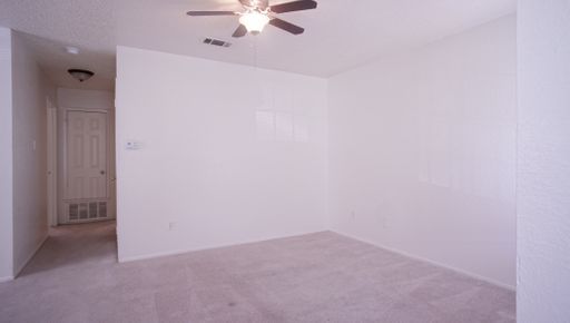 2/1 Apartment in East Austin – photo 1