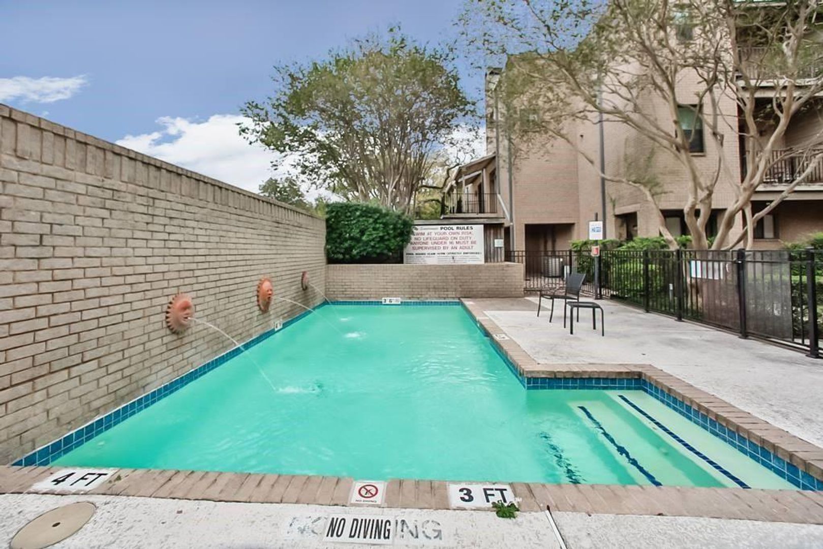 Austin House: 611 E 45th #17