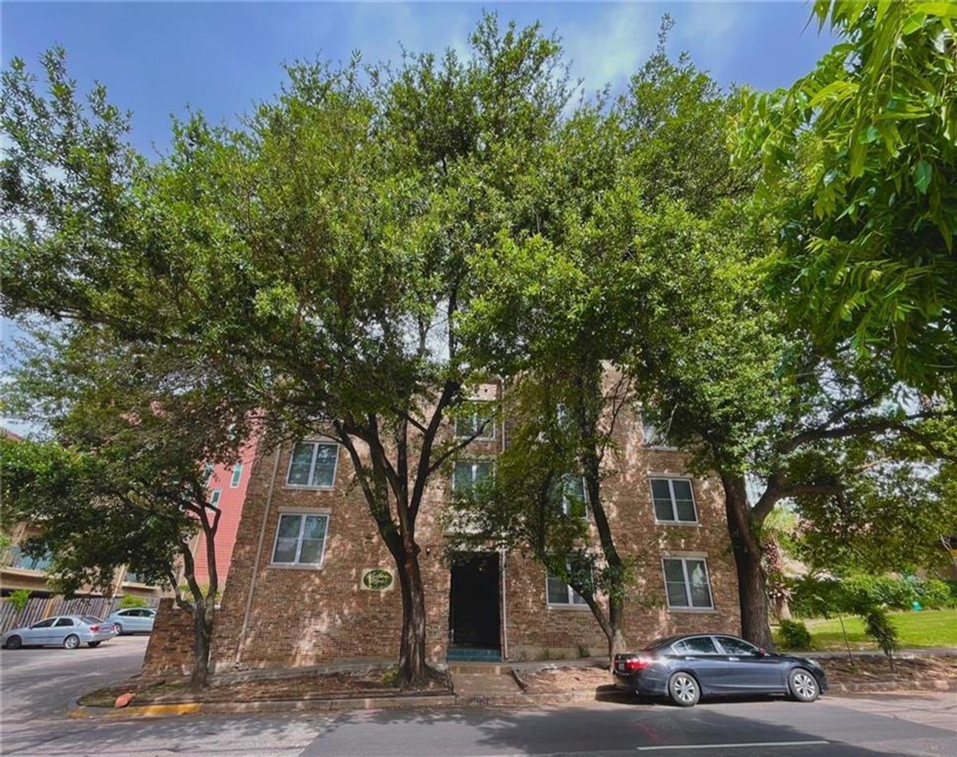 Austin Apartment: 2008 San Antonio St