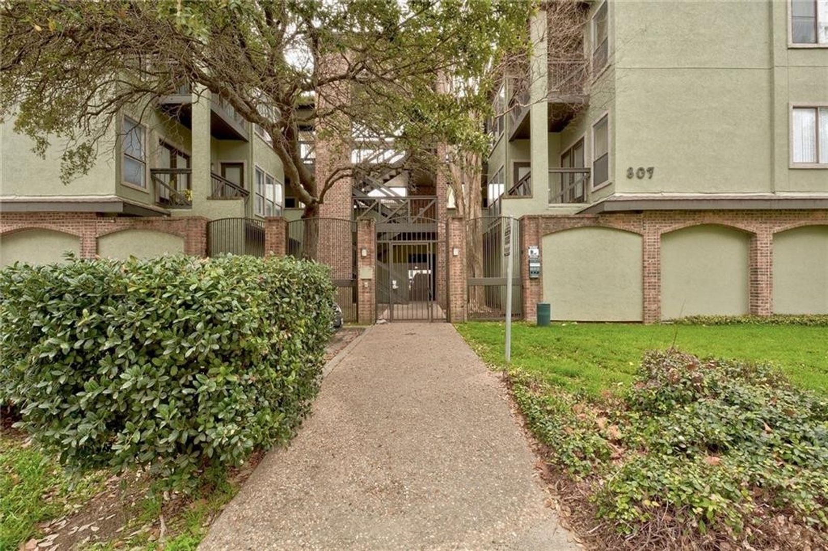 Austin House: 807 W 25th #213