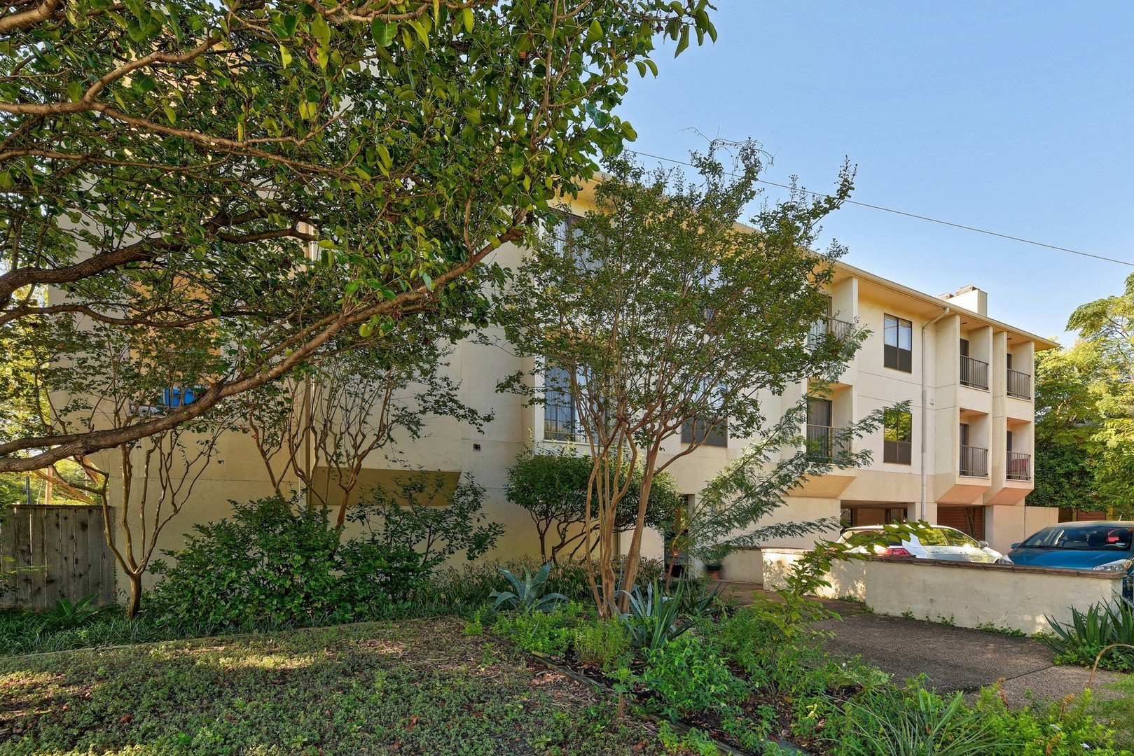 Austin House: 409 East 38th Street #103