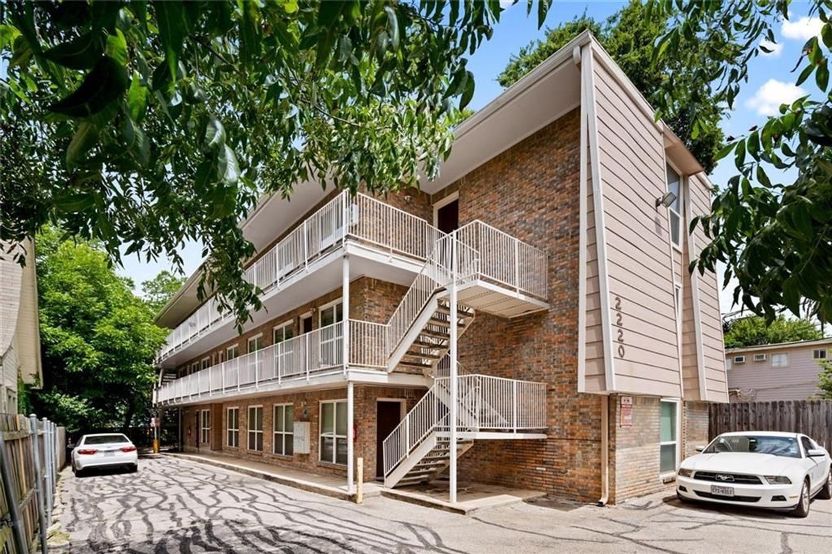 Austin House: 2220 Leon St #103