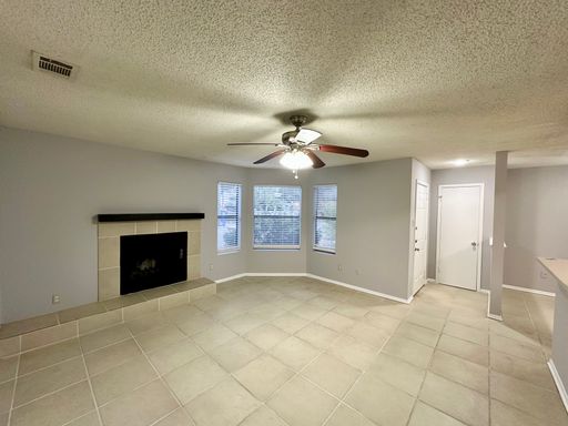 1/1 Apartment in North Austin – photo 1