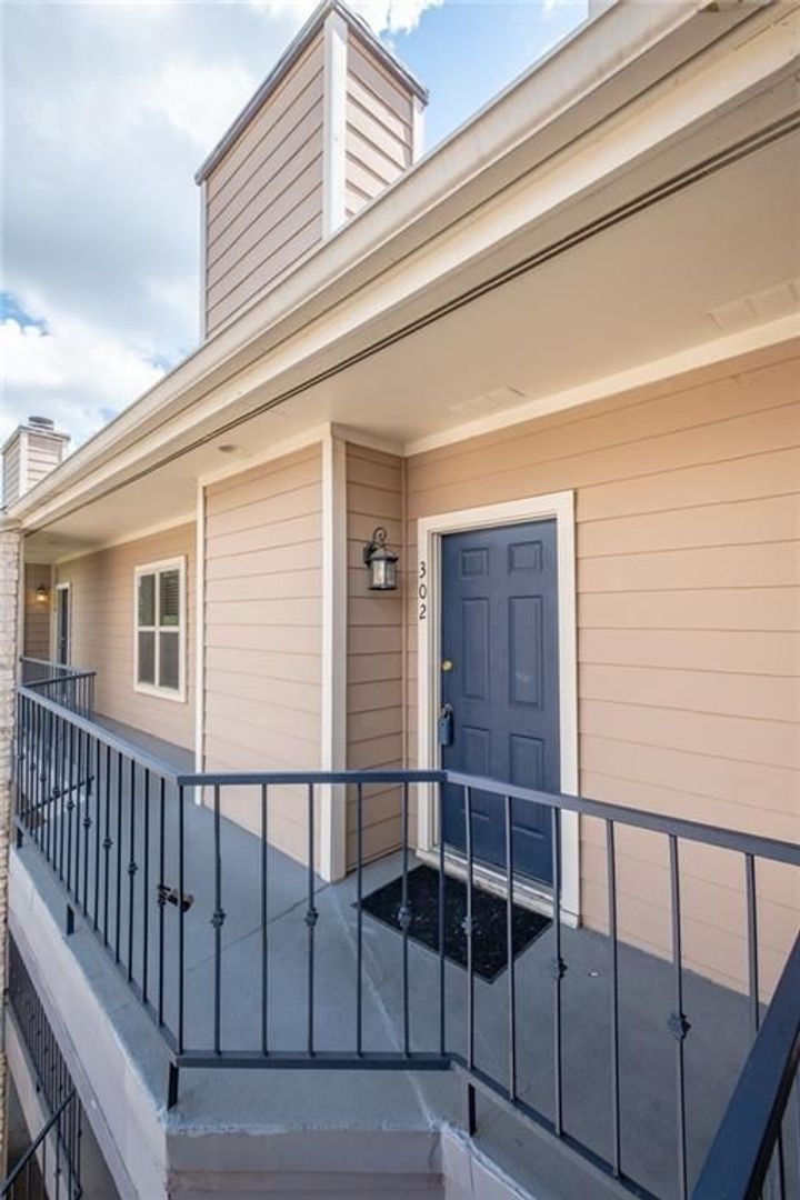 Austin House: 2414 Longview #302