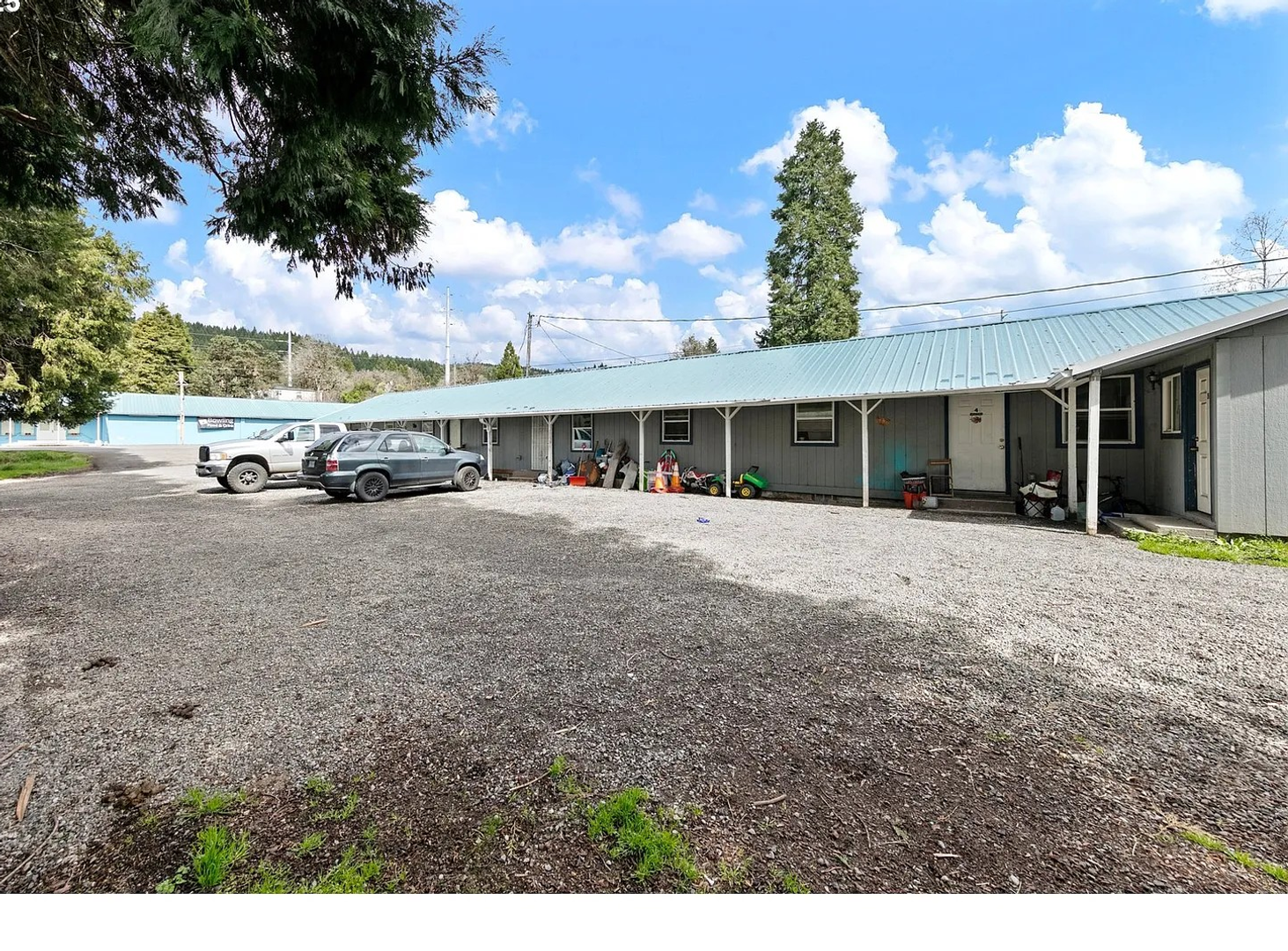 Oakridge Apartment: 47706 Hwy 58