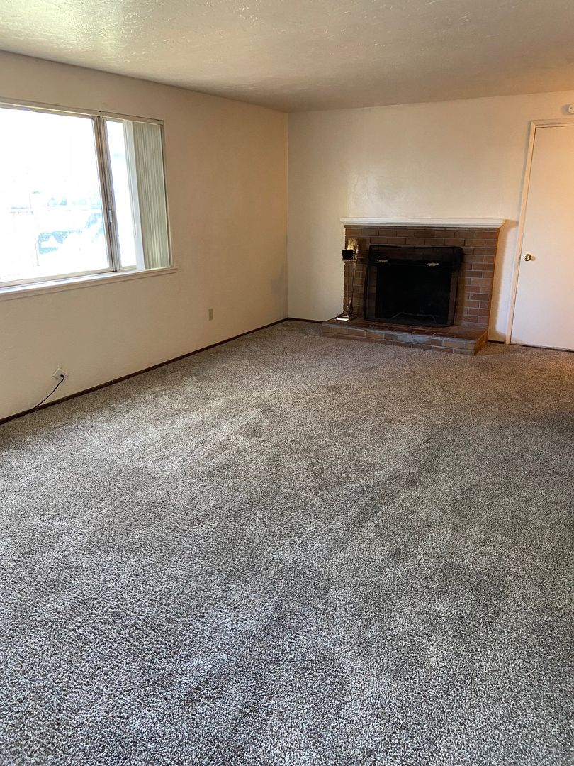 Springfield Apartment: 374/376 South 42nd Street