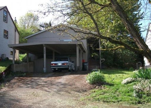 Duplex Near Skinner Butte, Whiteaker Neighborhood – photo 1