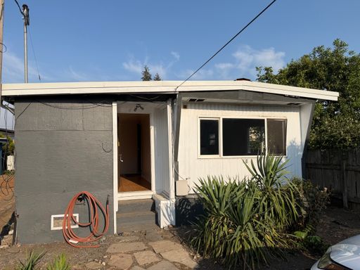 Great Home with potential of a Large Shop! – photo 1