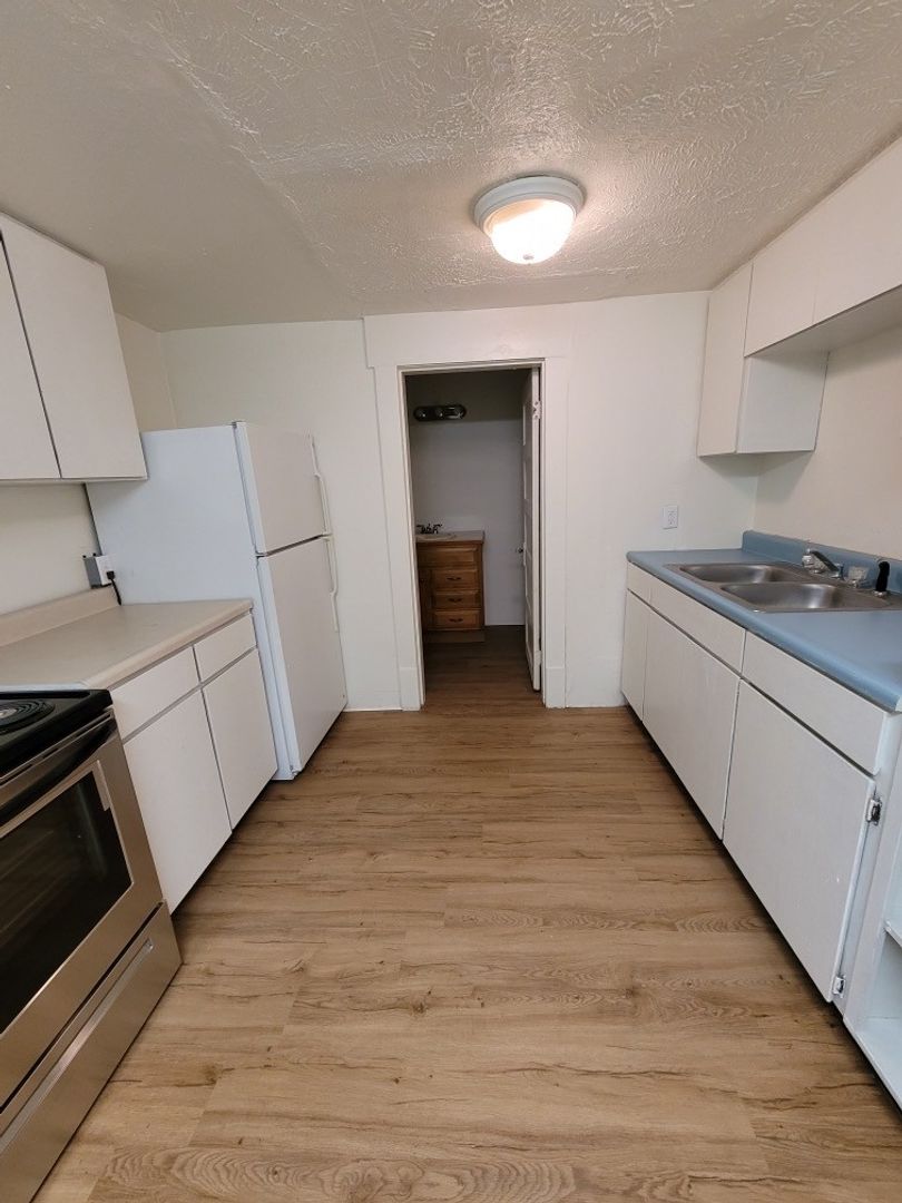 Toledo Apartment: 246 S Main St