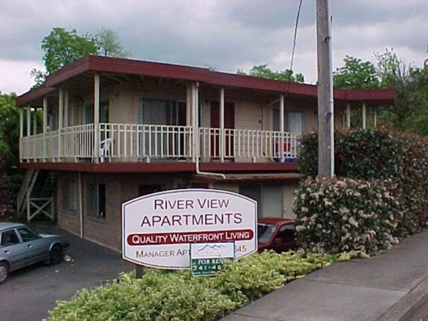 Springfield Apartment: Riverview Apartments