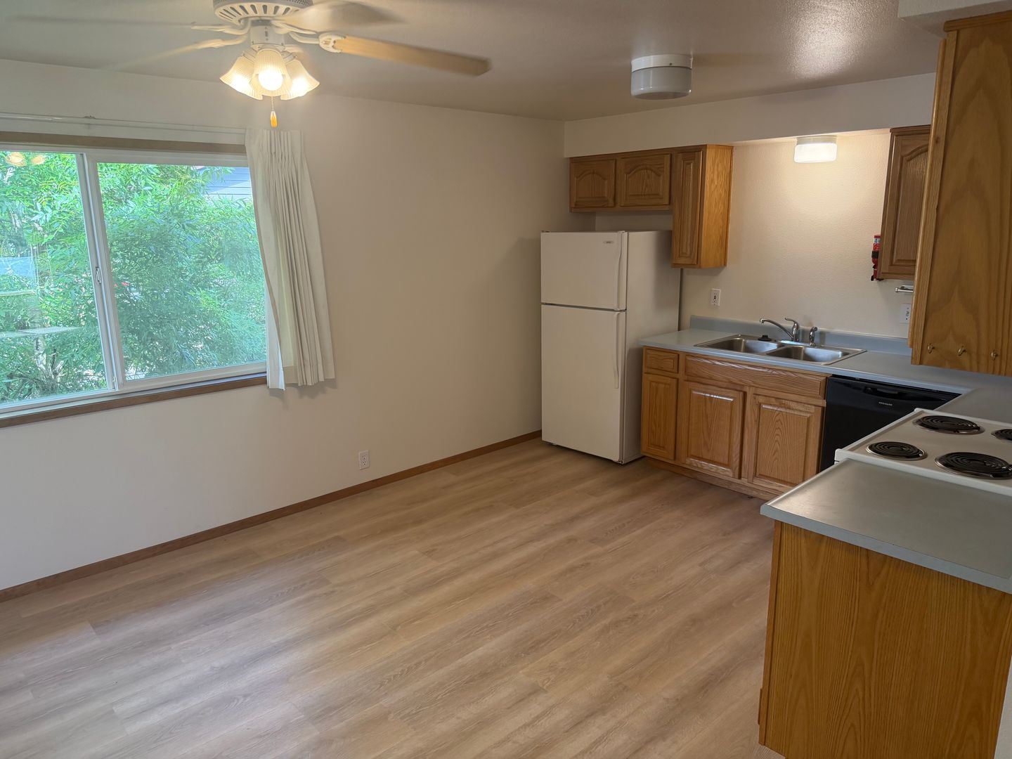 Springfield Apartment: 2420 Pheasant Boulevard