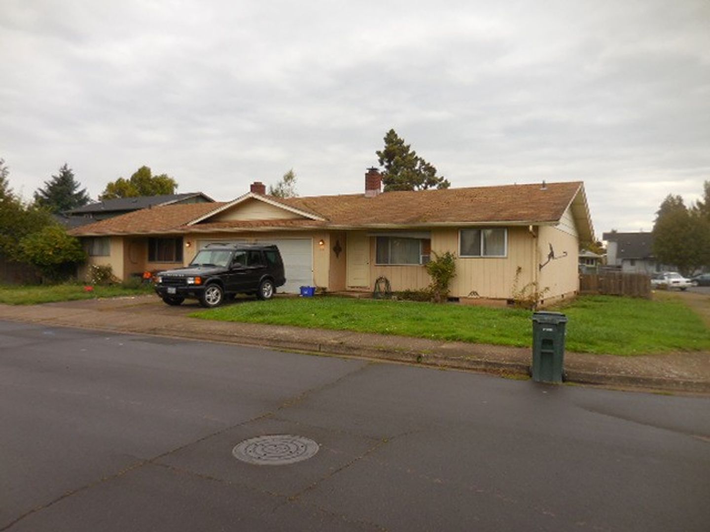 Springfield Apartment: 243 & 241 S 35th St