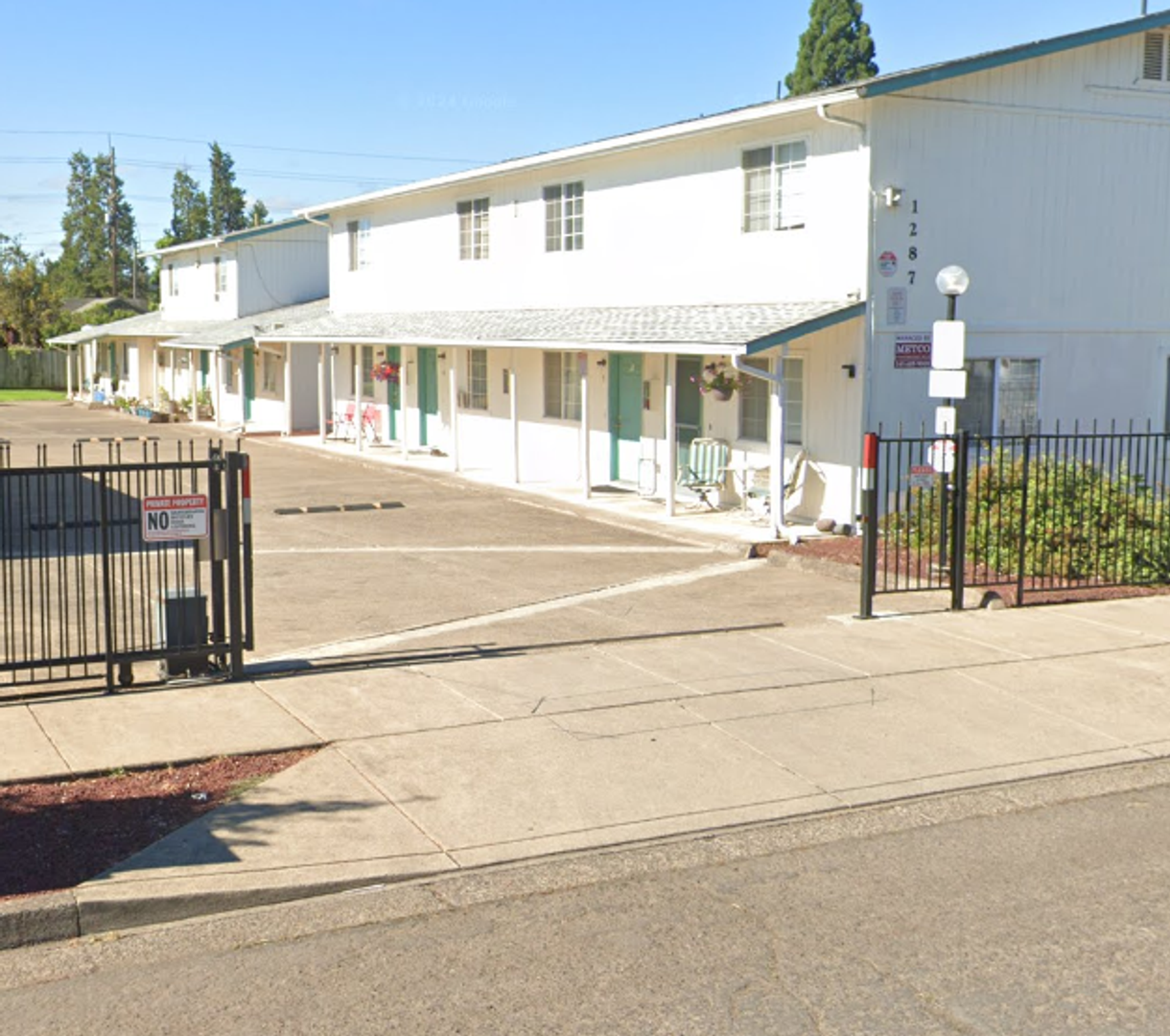 Springfield Apartment: 1287 R St