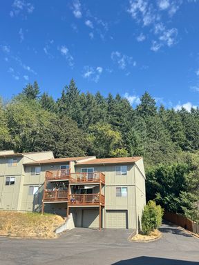 Hill House Apartments – photo 1