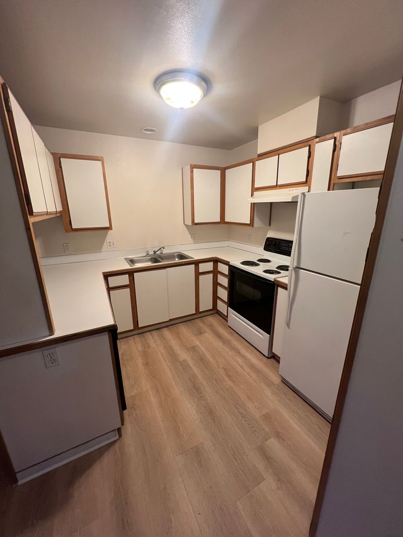 Springfield Apartment: 267 39th St