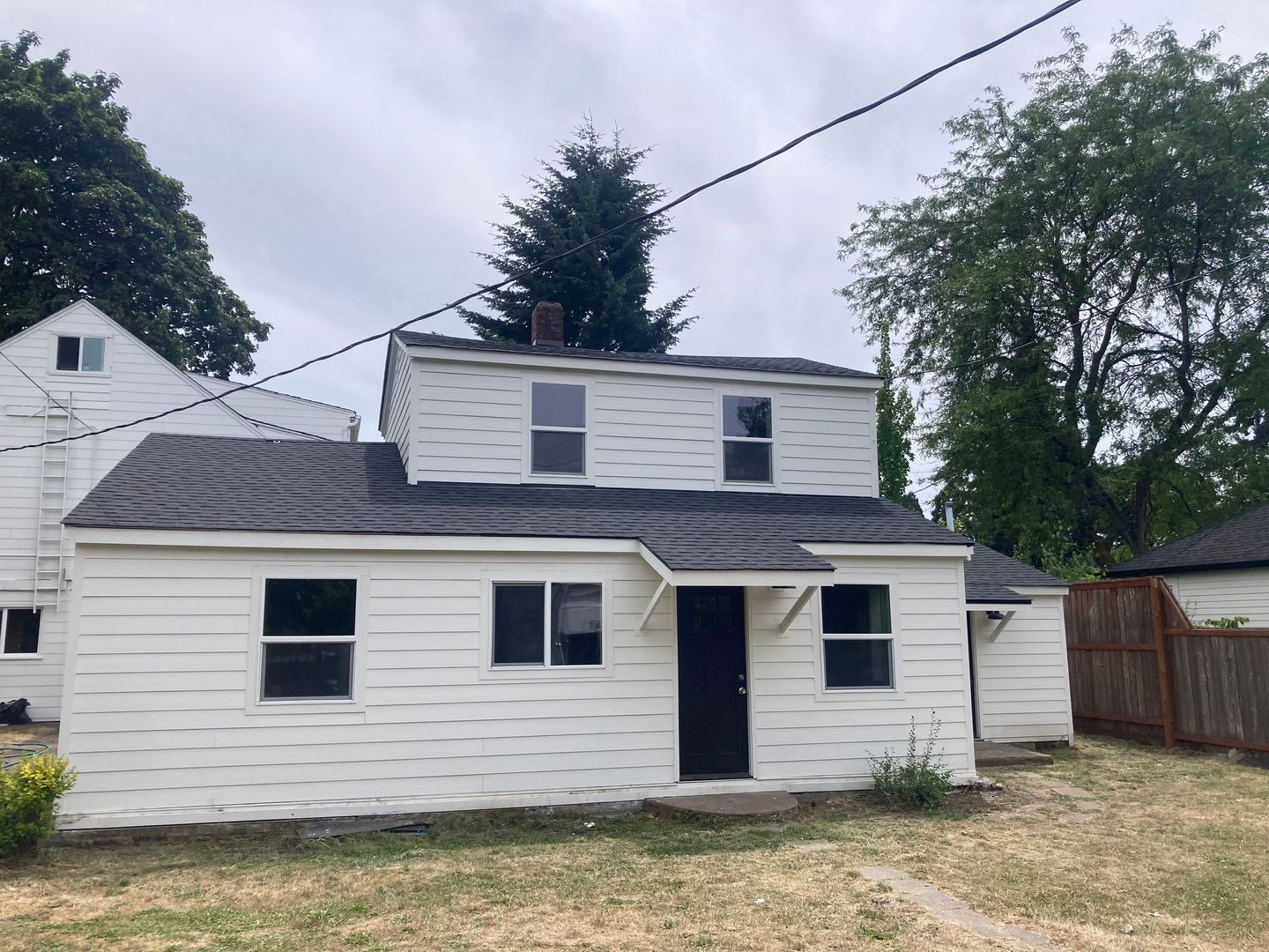 Eugene Apartment: 330 Howard Ave.