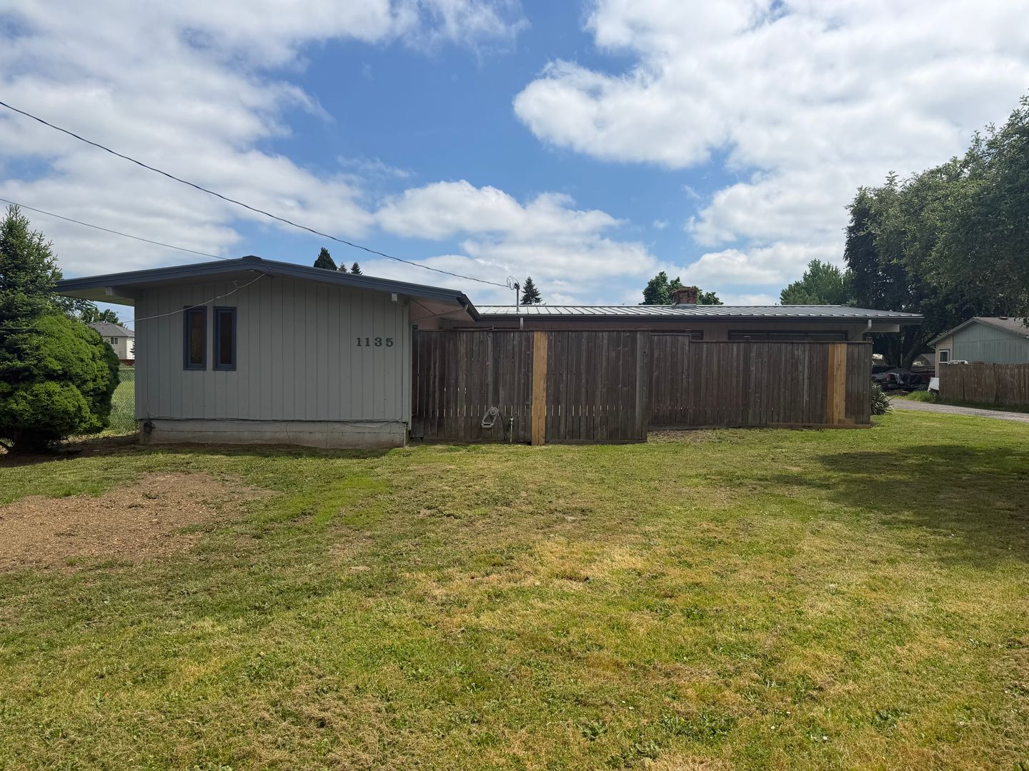 Springfield House: 1135 Laurel Ave