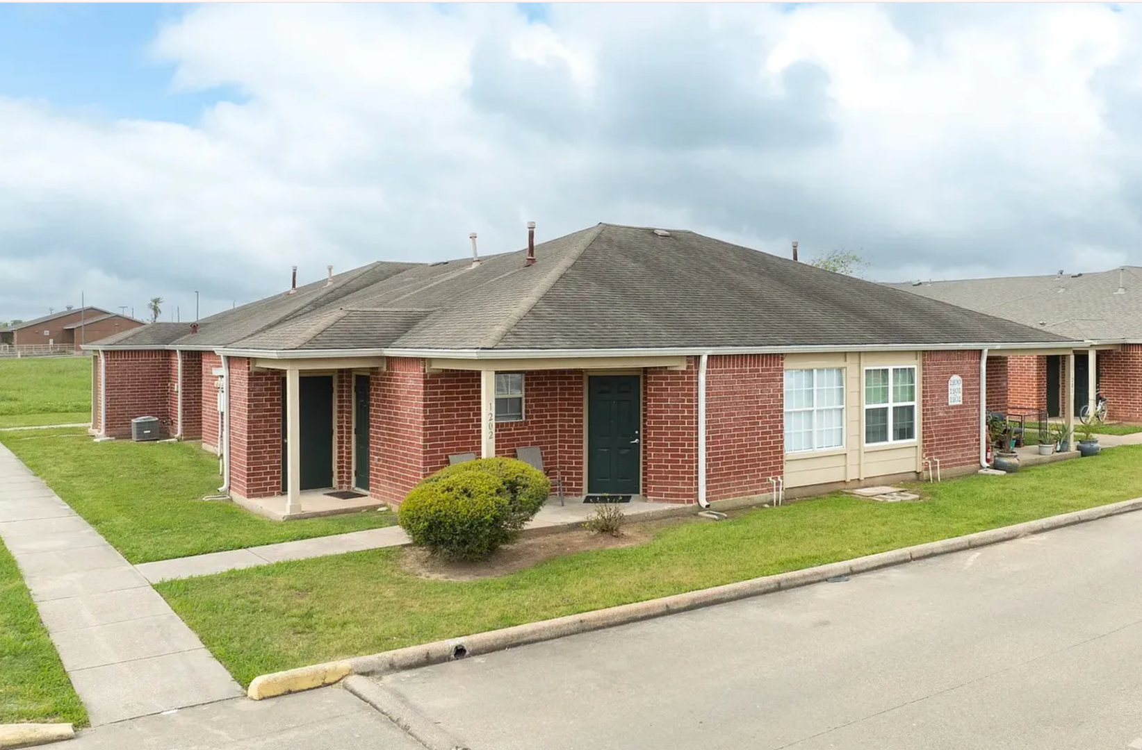 Freeport Apartment: 905 N. Avenue J.