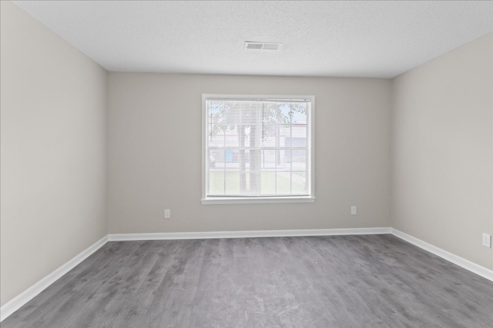 Chateau Apartments 7 of 16