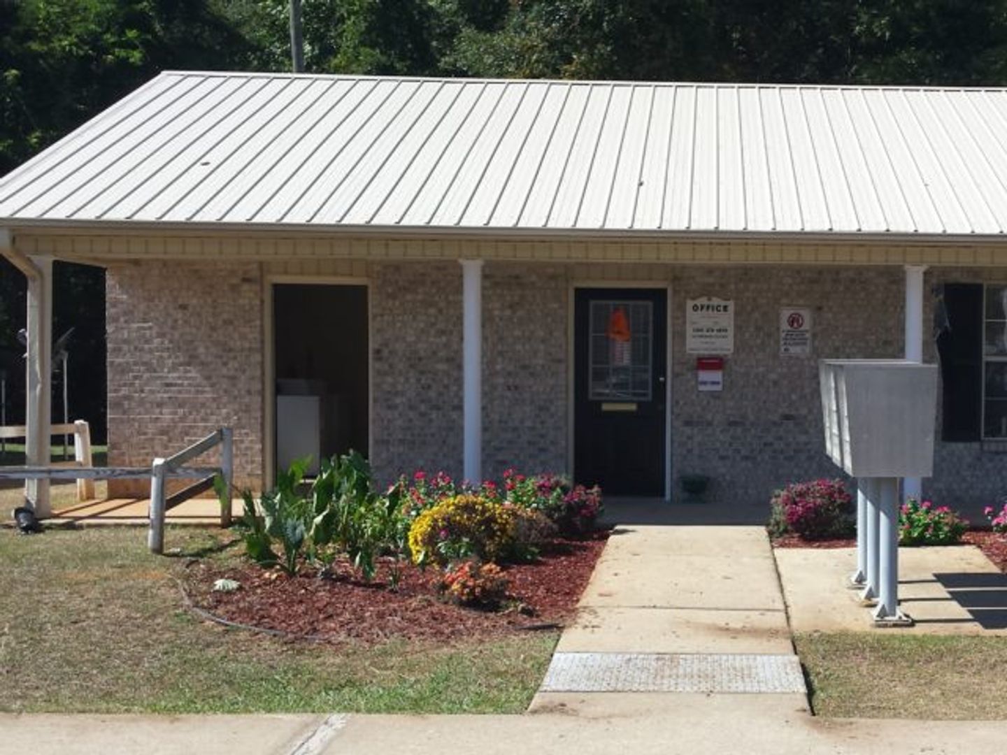 Grove Hill Apartment: 460 West Cobb St