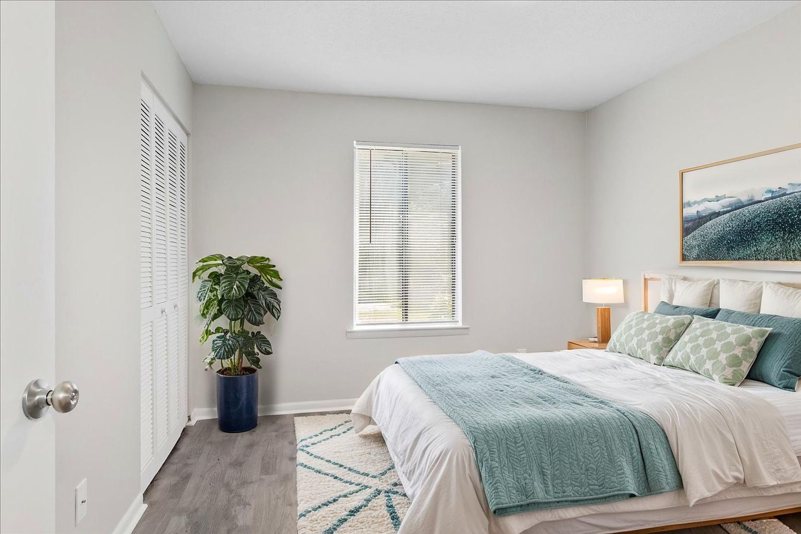 Rainbow City Apartment: 122-135 Ilene St.