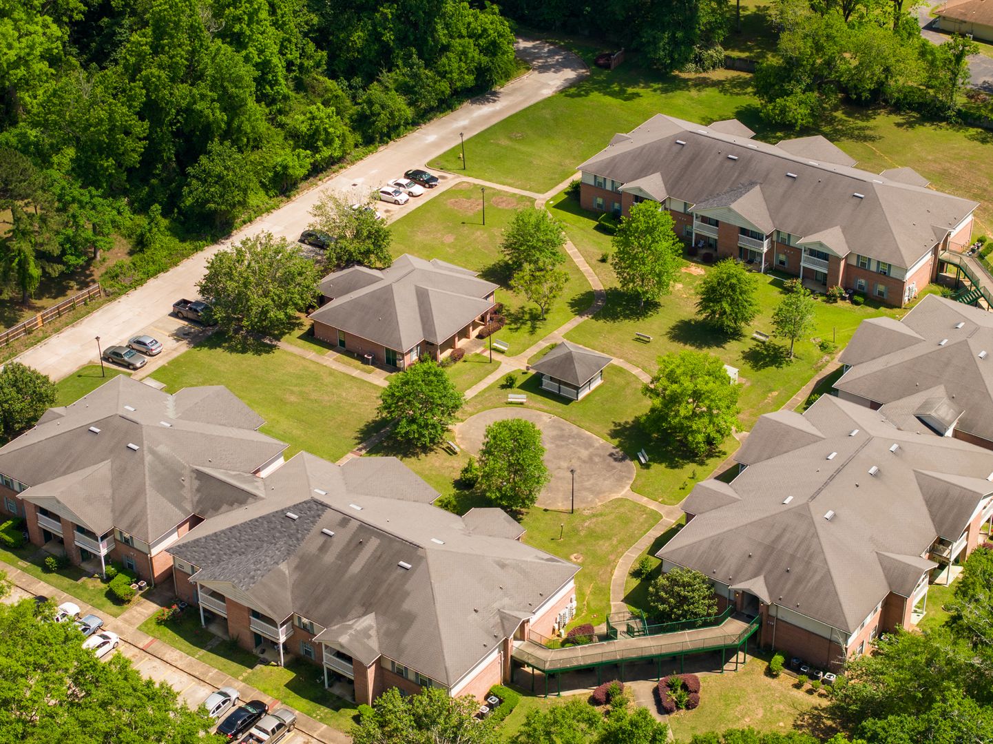 Greenville Apartment: 100 Manor Court