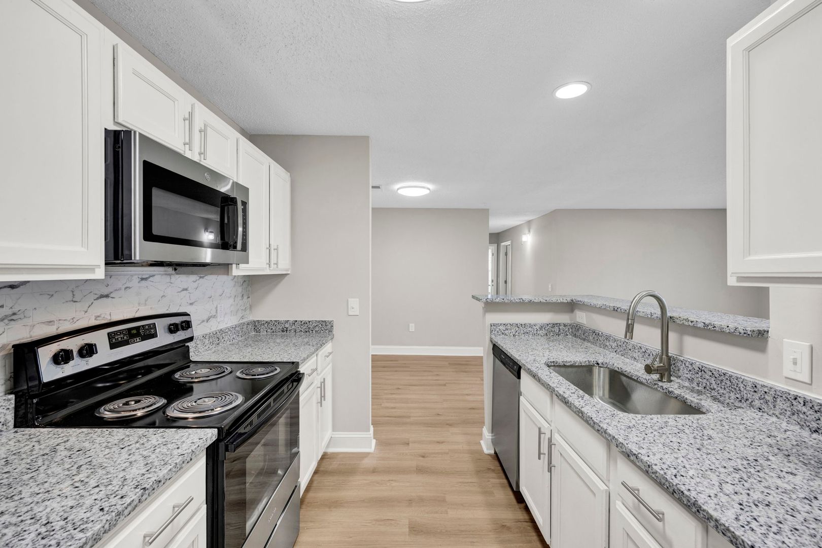 Lake City Apartment: 889 N Matthews Rd