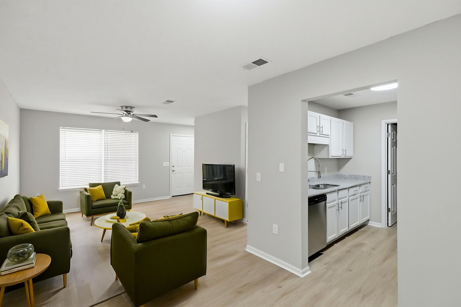 Leesburg Apartment: 185 La Rue Finis
