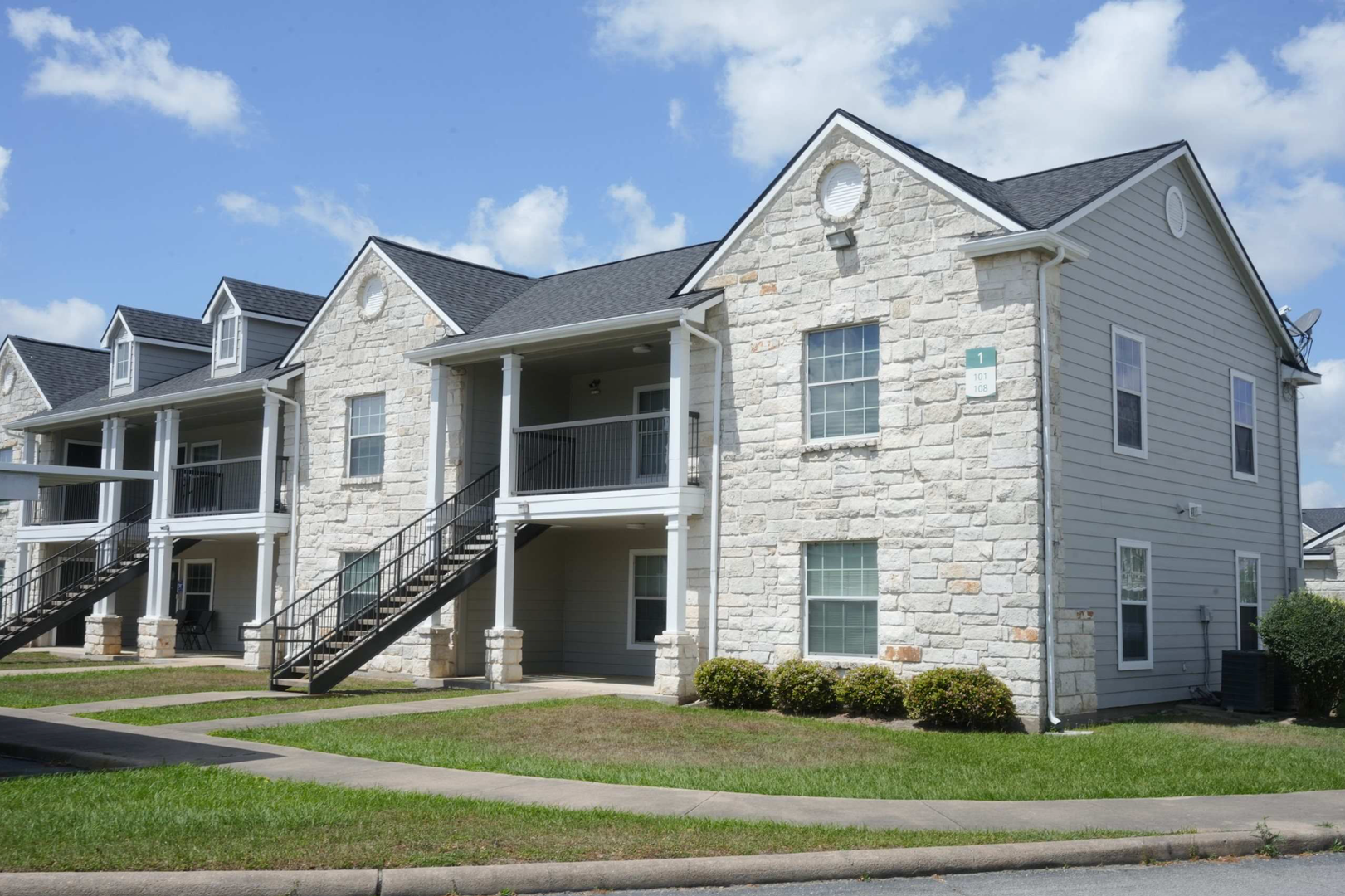 Bay City Apartment: 1401 Thompson Dr.