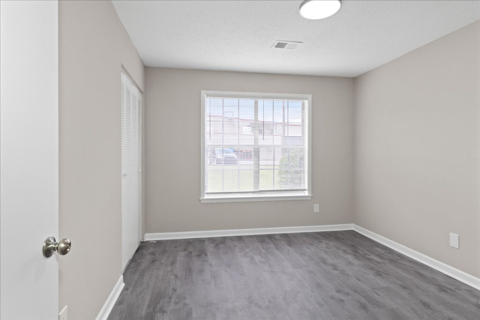 Chateau Apartments 10 of 16