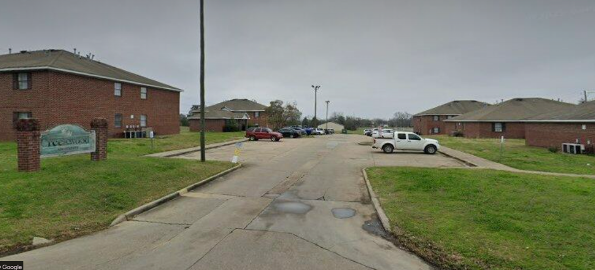 Demopolis Apartment: 601 E Boundary St.