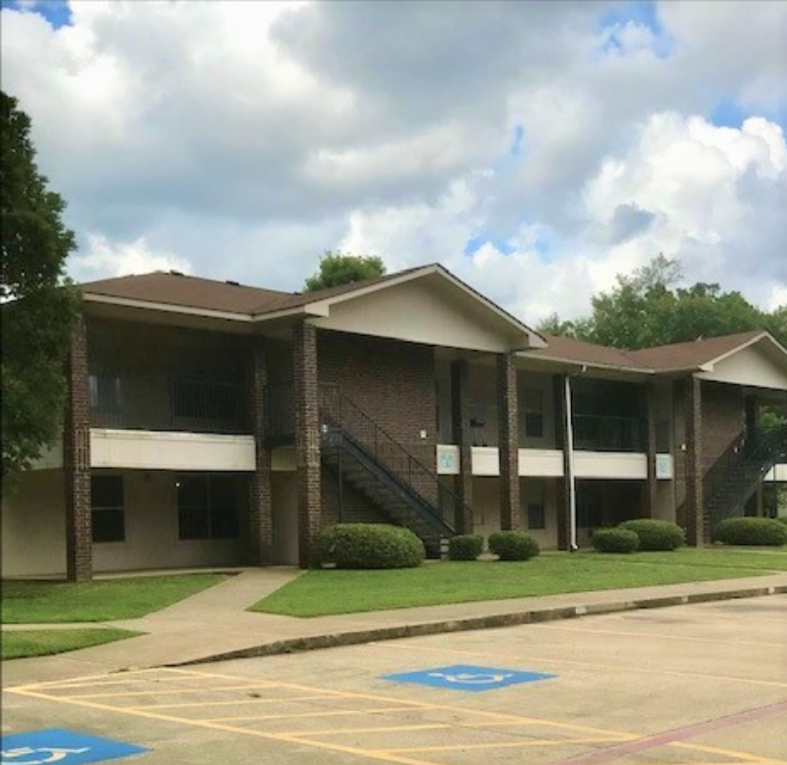 Longview Apartment: 1001 S. Eastman Rd.