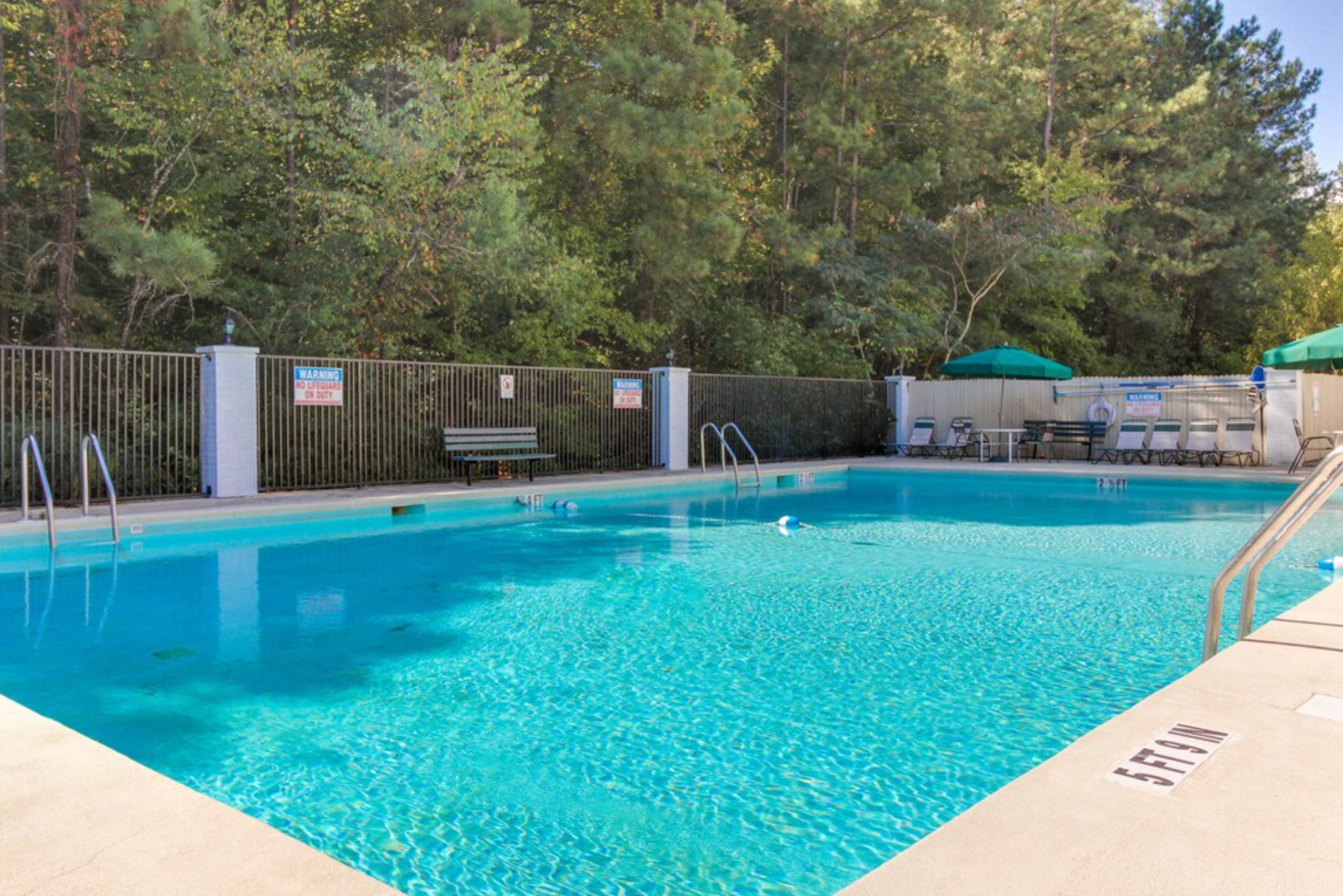 Pool at The Landing on Emerald Pointe (4 of 4)