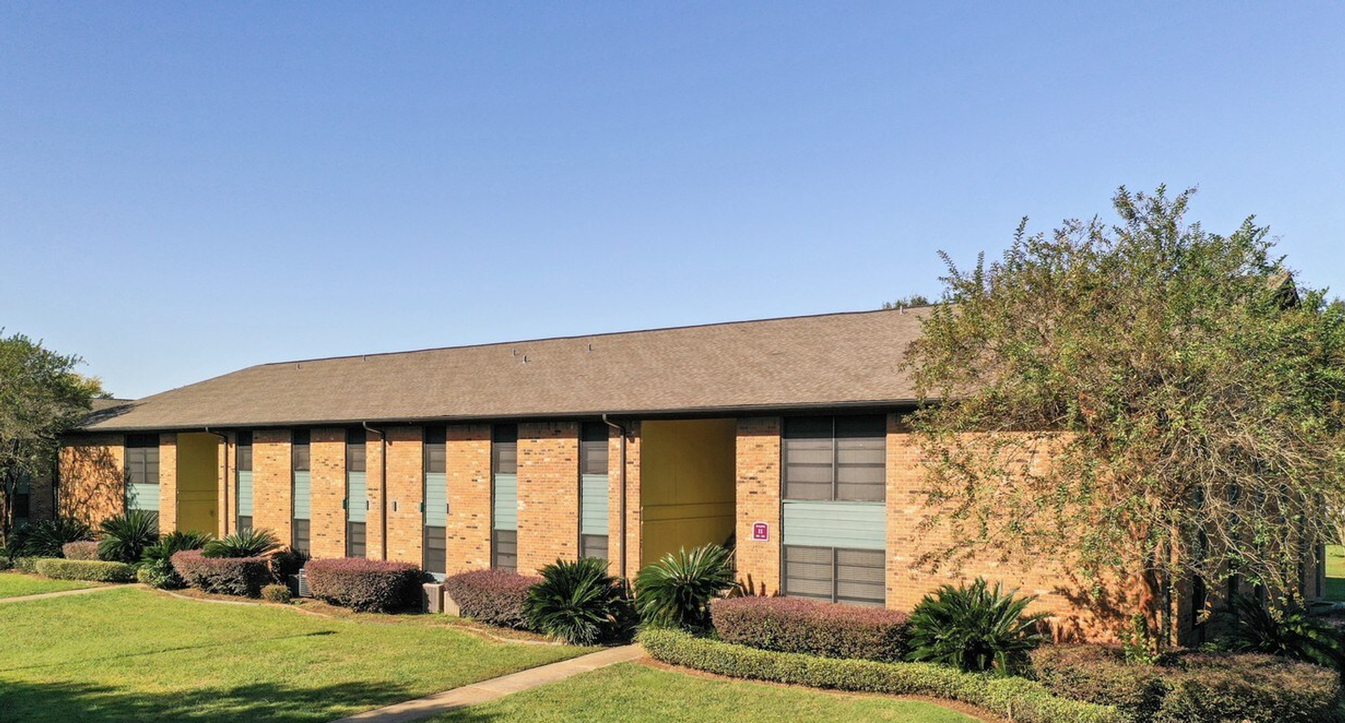 Natchitoches Apartment: 100 N. Melrose Ave.,