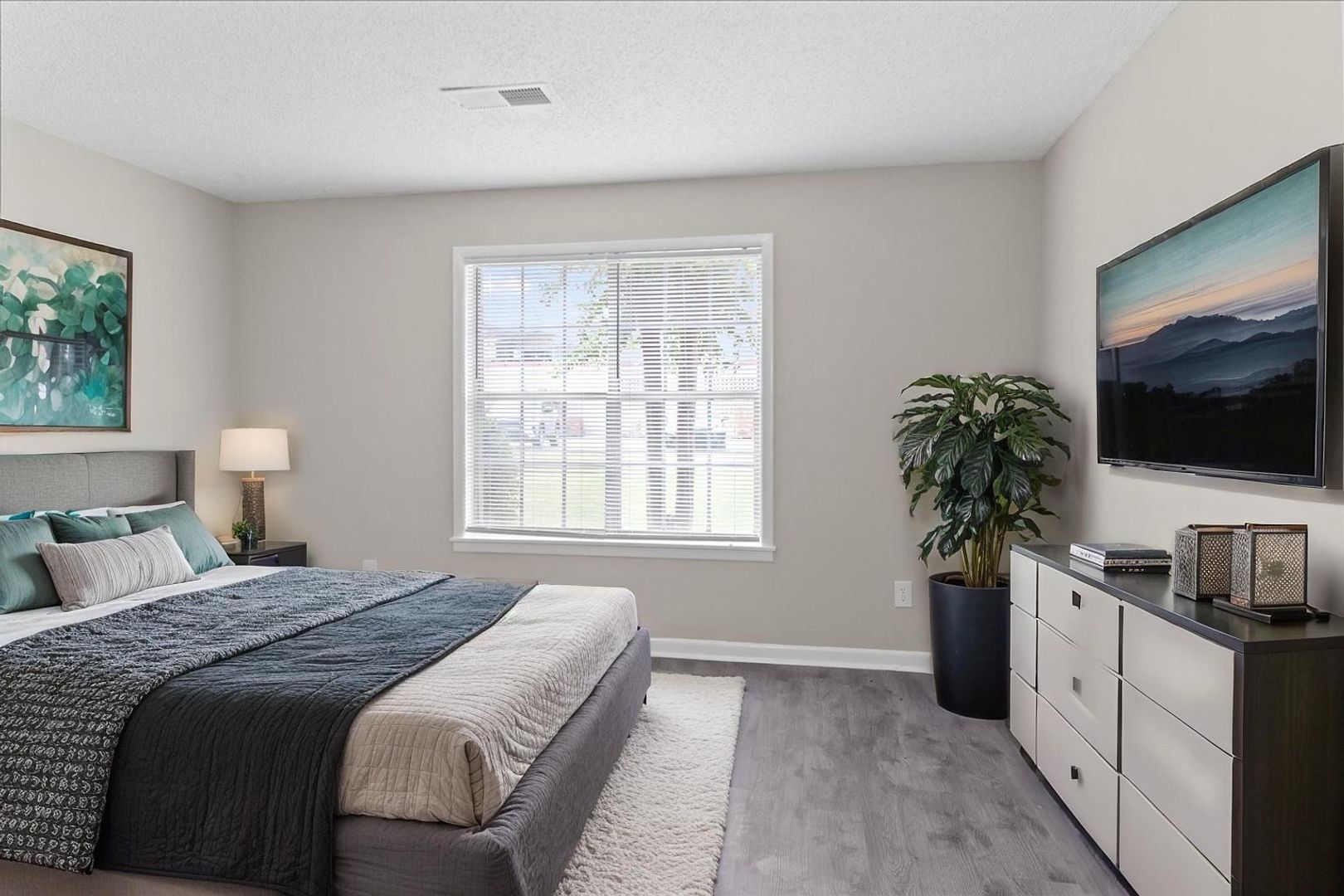Gadsden Apartment: 403-409 S. 6th St.