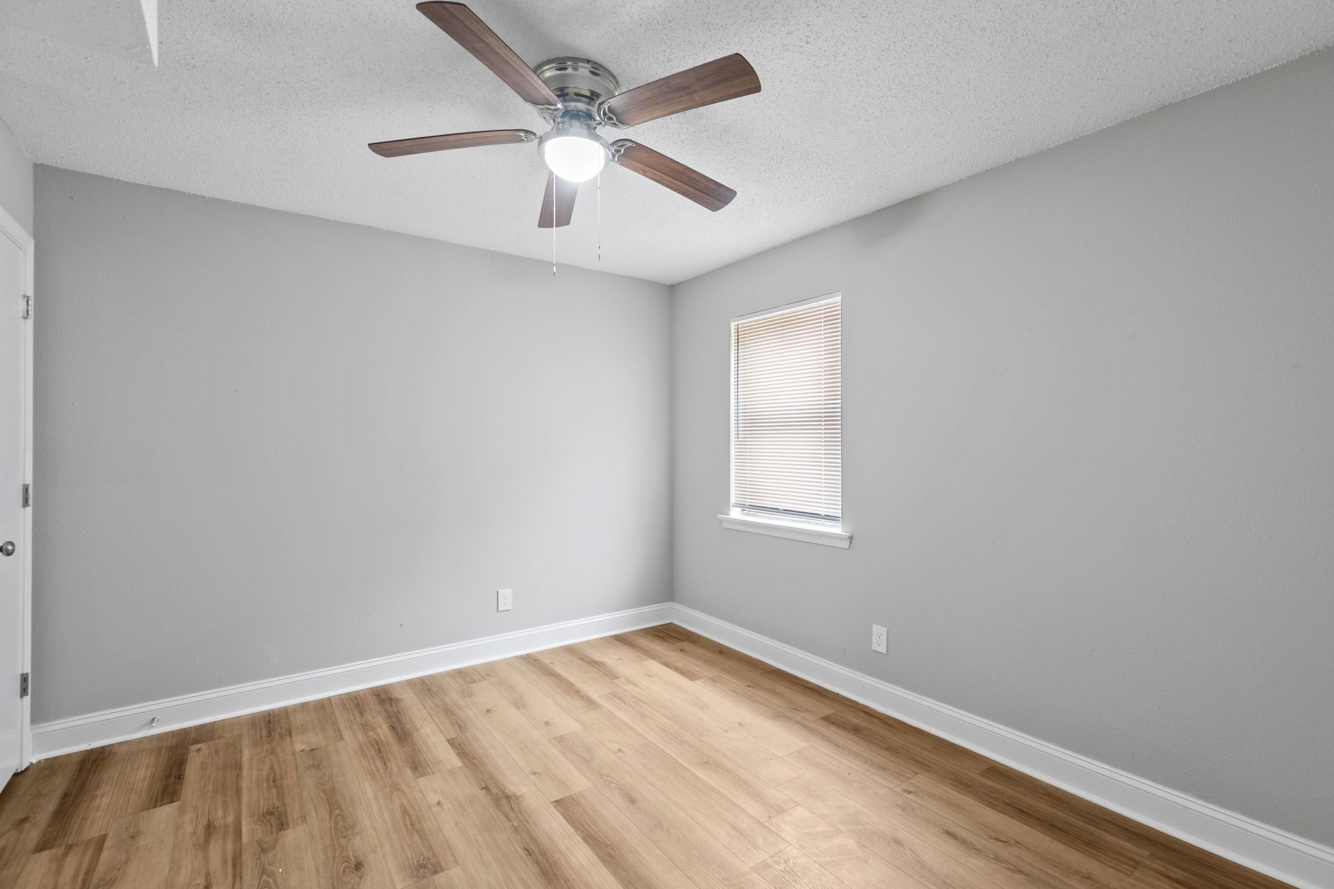 Pineview Apartments 11 of 12