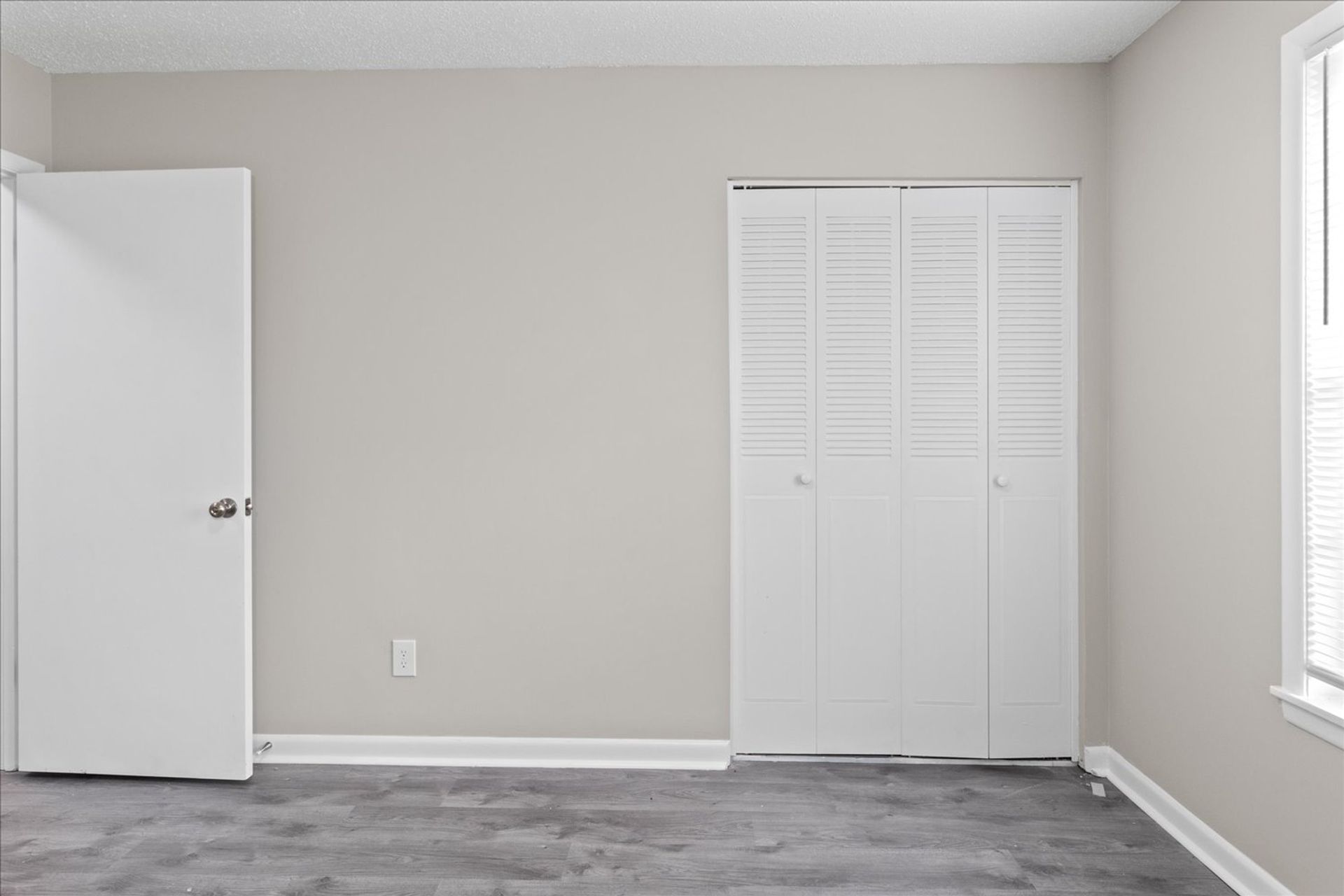 Chateau Apartments 10 of 12