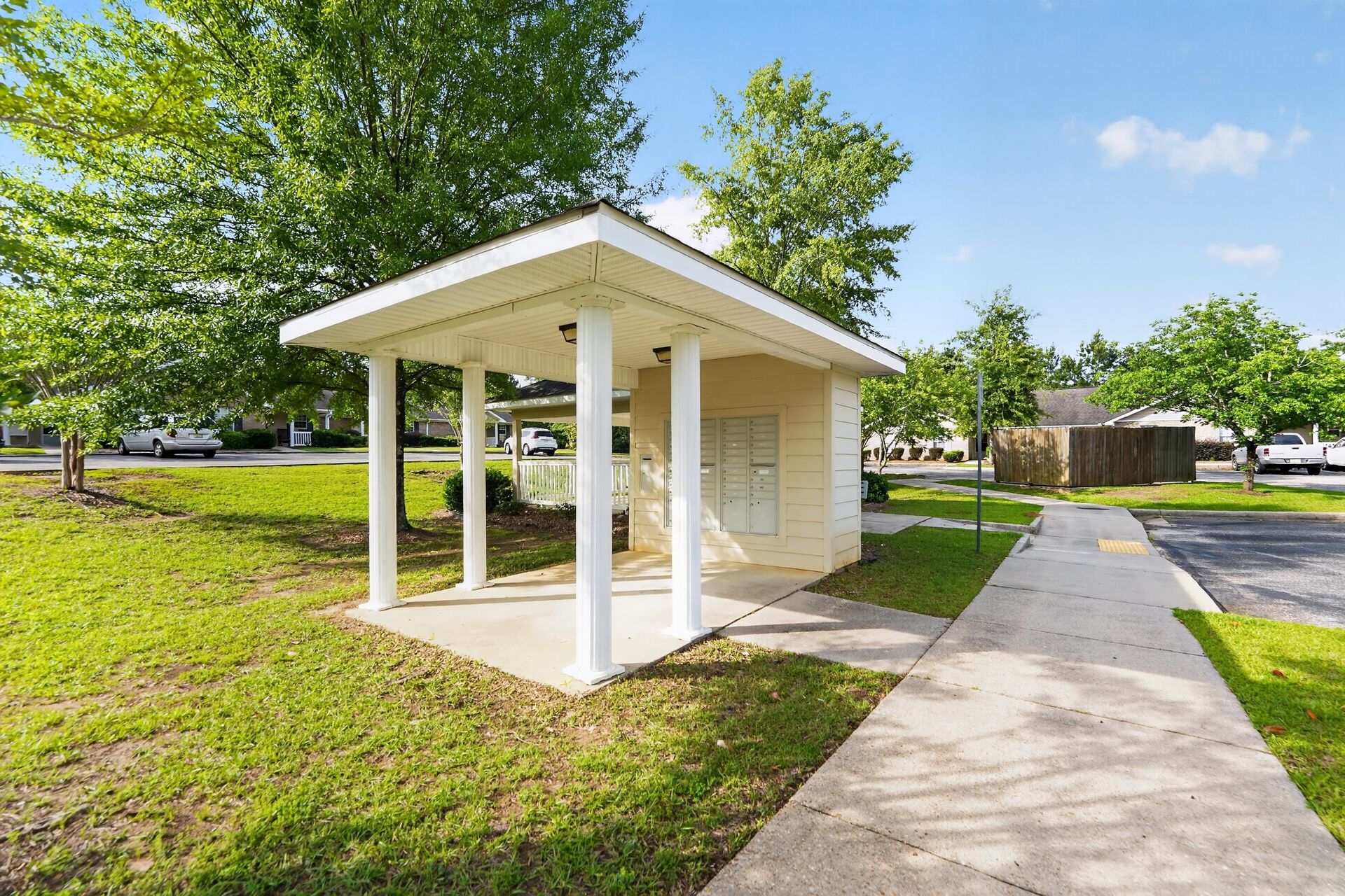 Country Club Cottages 4 of 12