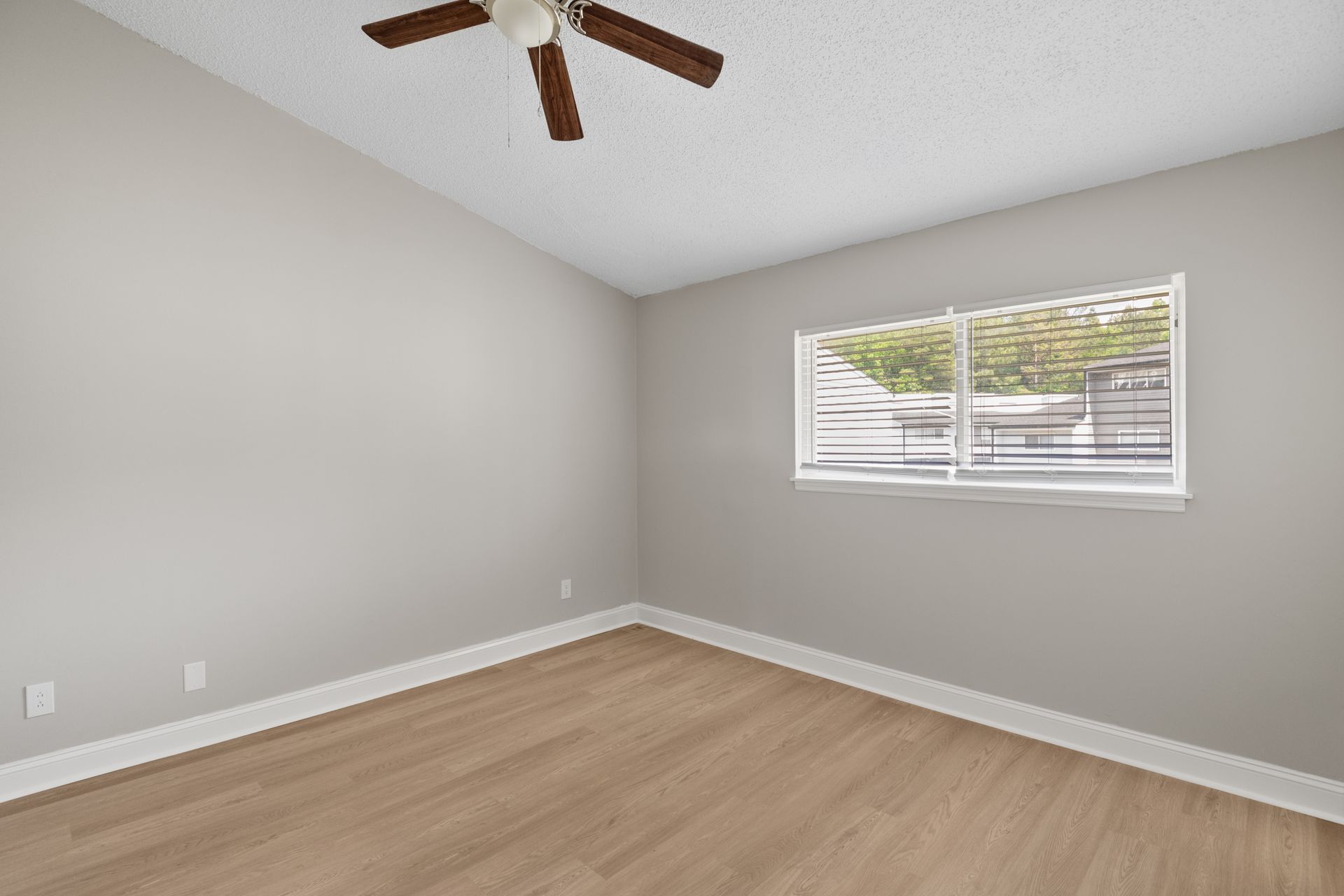 Colonial Pointe Apartments 12 of 12