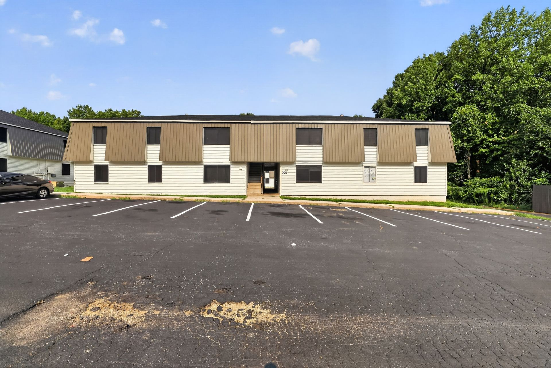 Parking at Creekside at Kennedy Mill (1 of 2)