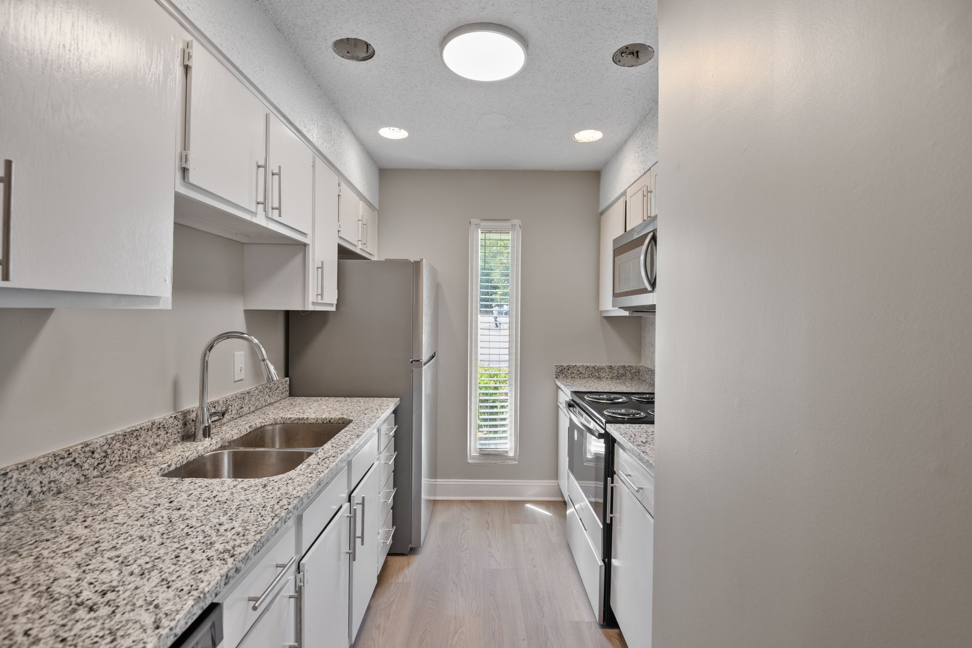Colonial Pointe Apartments 8 of 12