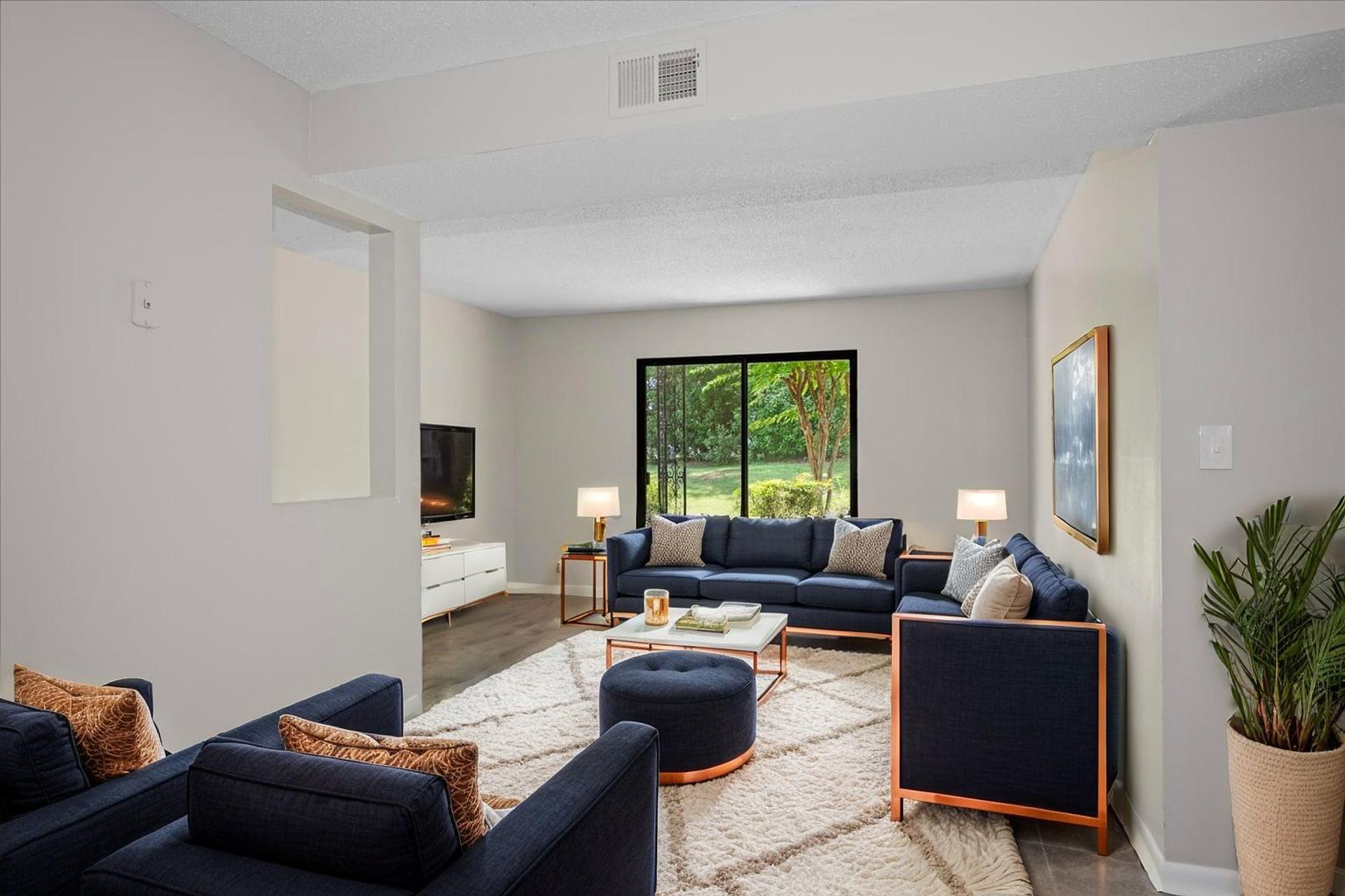 Rainbow City Apartment: 112-135 Ilene St.