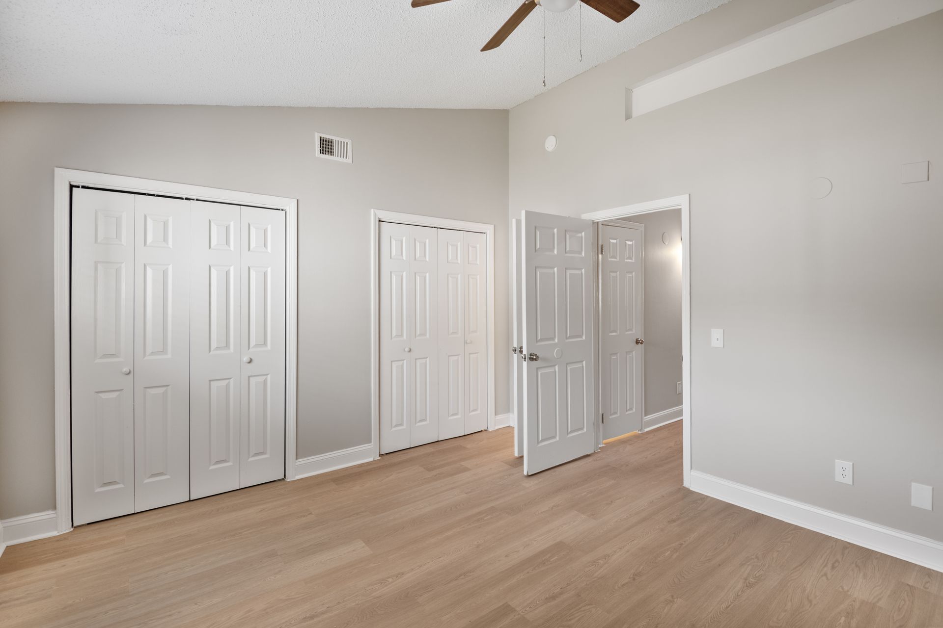 Colonial Pointe Apartments 11 of 12