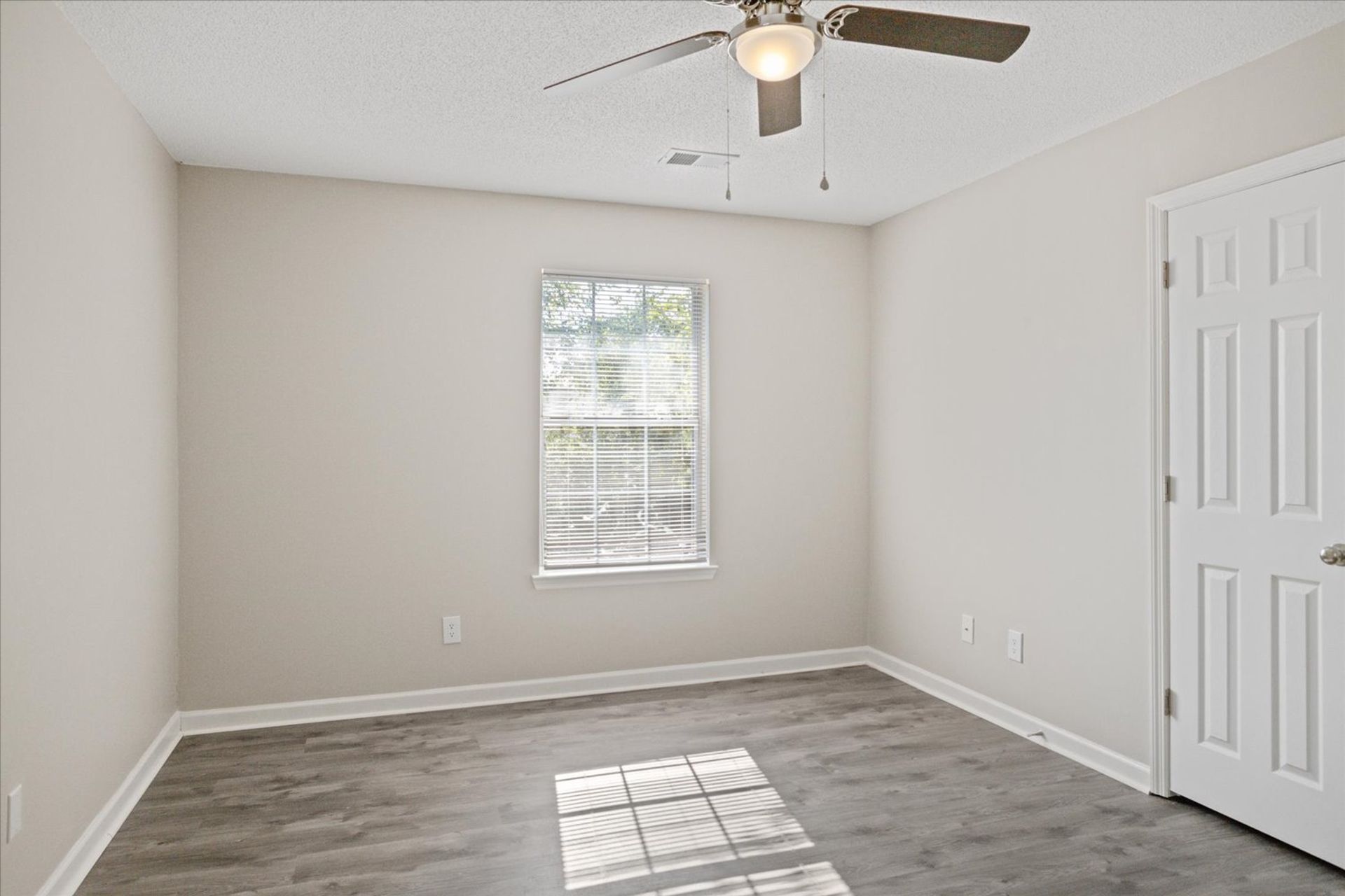 Briarwood Apartments 4 of 12