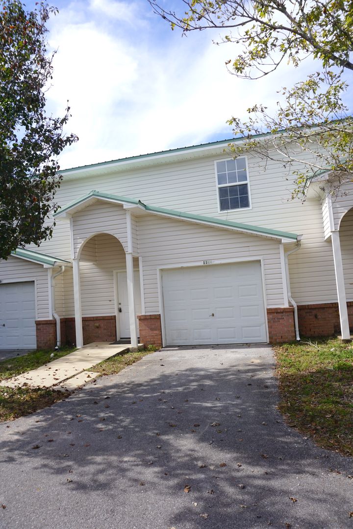 Fort Walton Beach House: 1102 Tiki Too Avenue