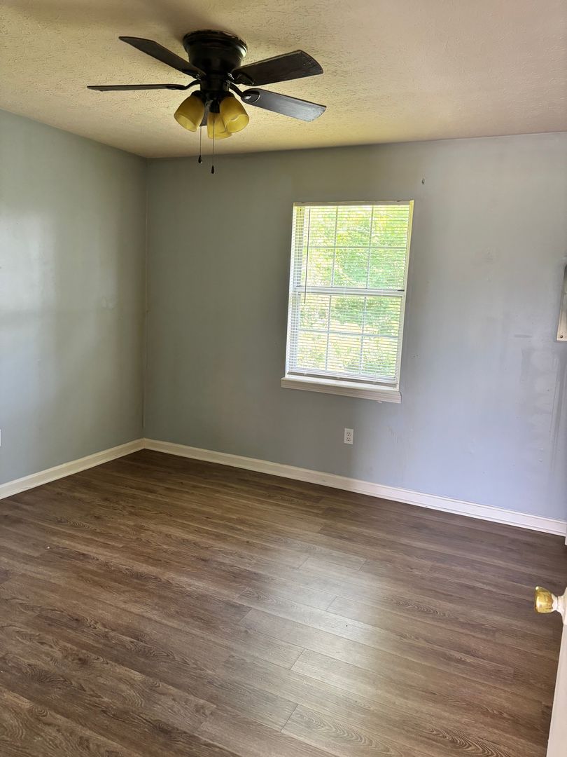 Radcliff Apartment: 354 Shelby Ave