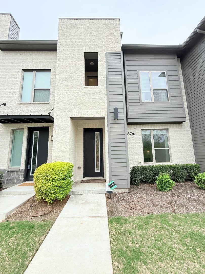 Plano House: 606 Collier Drive