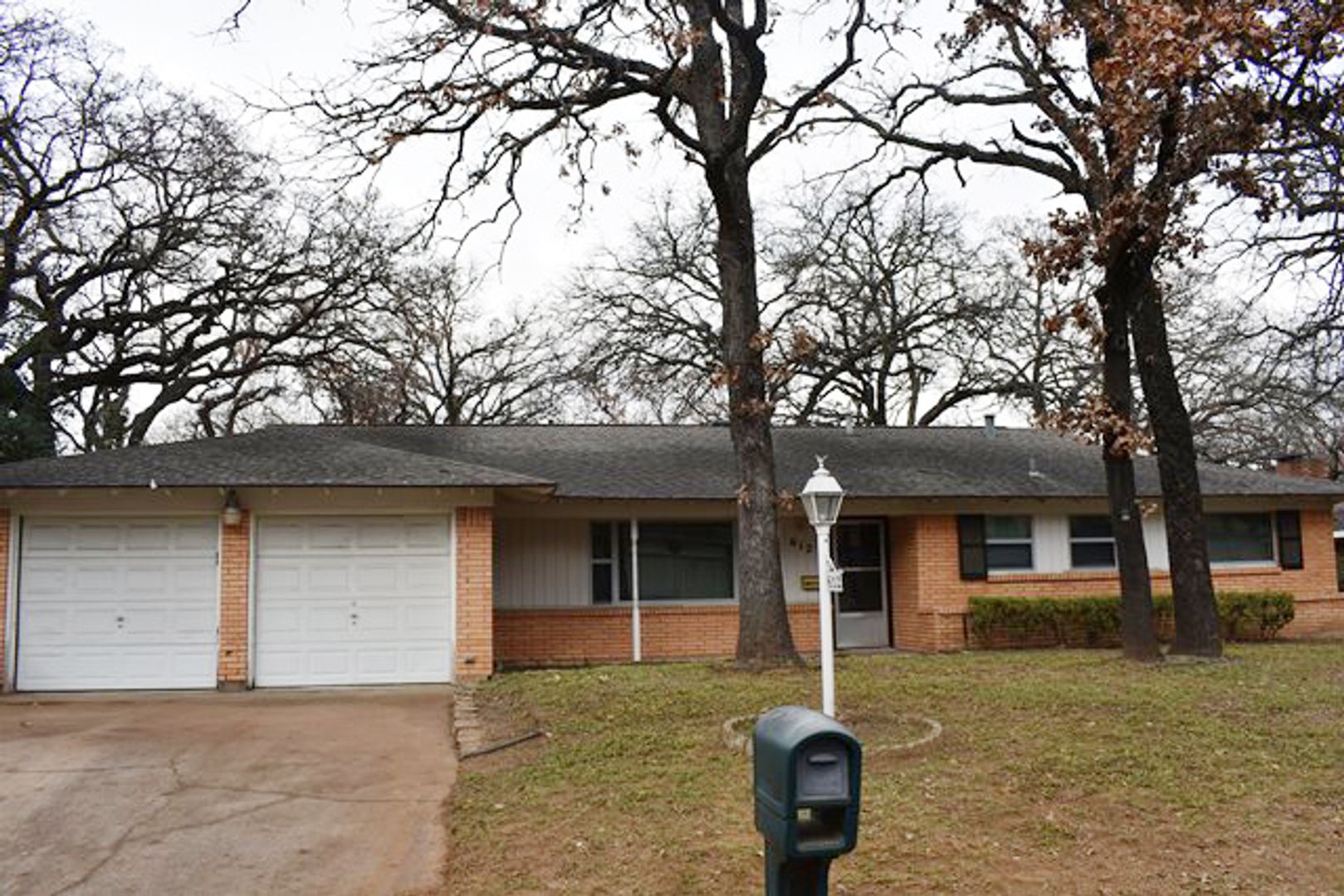 Hurst House: 612 Hillview Drive