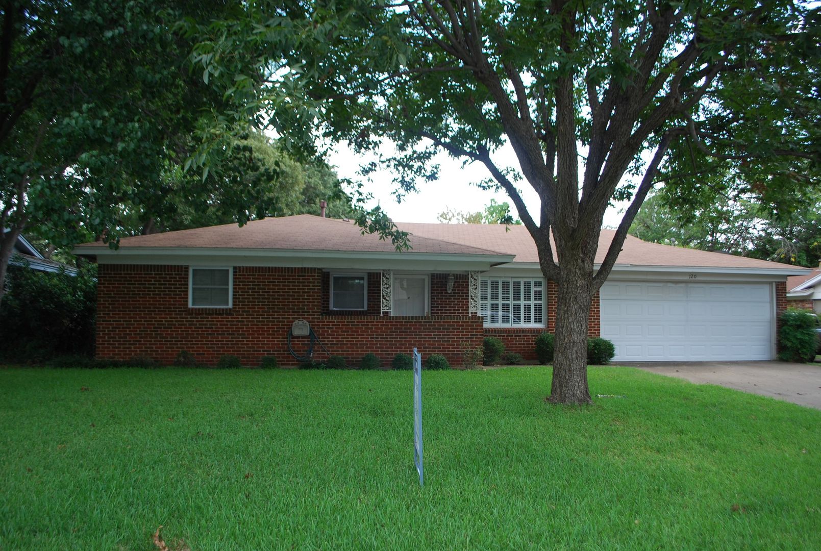 Hurst House: 120 Sunnyvale Terrace